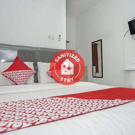 Oyo 183 The Pipe House Hotell Palembang Eksteriør bilde
