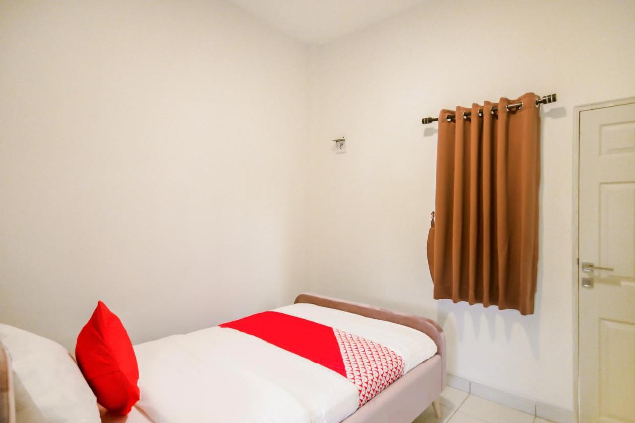 Oyo 183 The Pipe House Hotell Palembang Eksteriør bilde