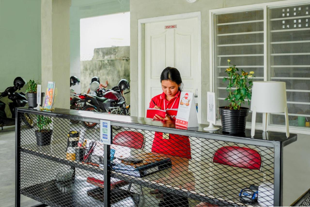 Oyo 183 The Pipe House Hotell Palembang Eksteriør bilde