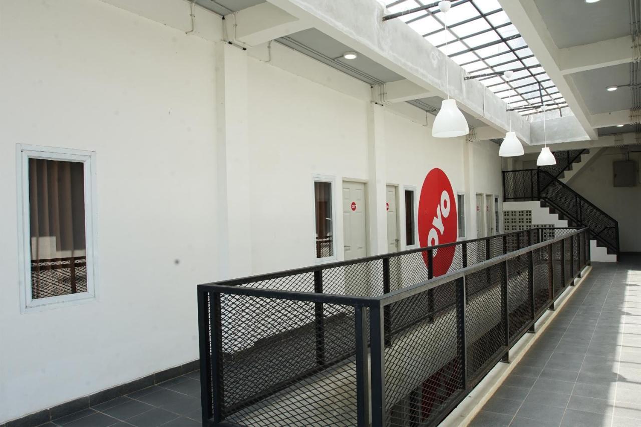 Oyo 183 The Pipe House Hotell Palembang Eksteriør bilde