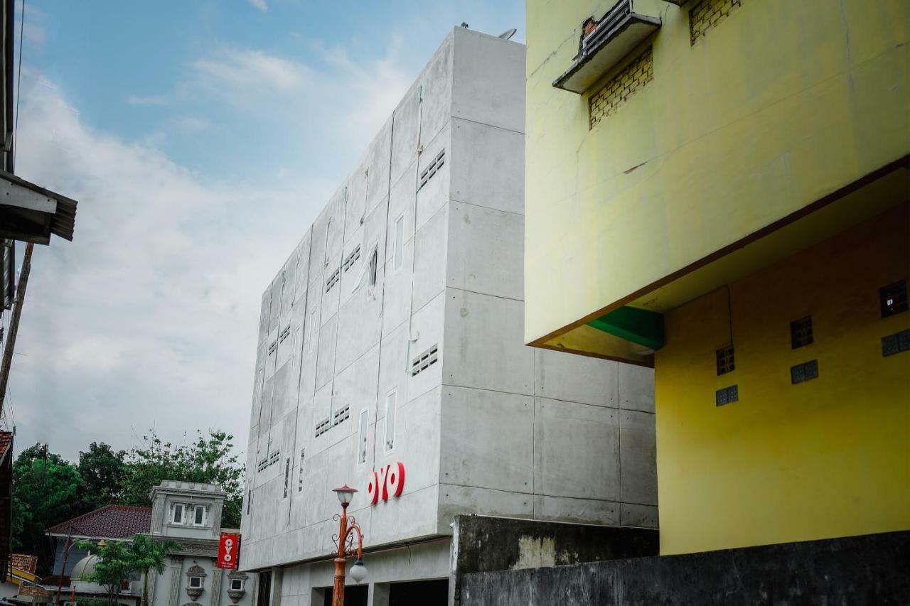 Oyo 183 The Pipe House Hotell Palembang Eksteriør bilde