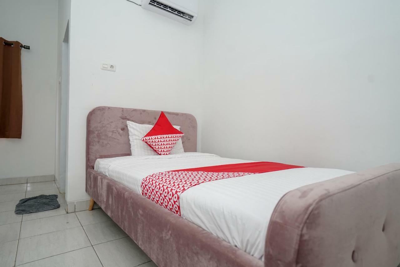 Oyo 183 The Pipe House Hotell Palembang Eksteriør bilde