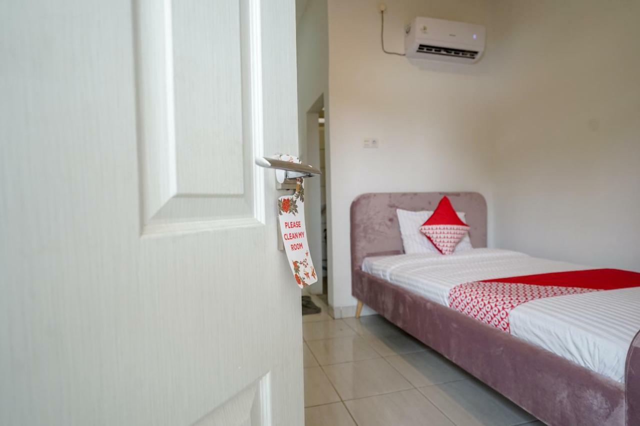 Oyo 183 The Pipe House Hotell Palembang Eksteriør bilde
