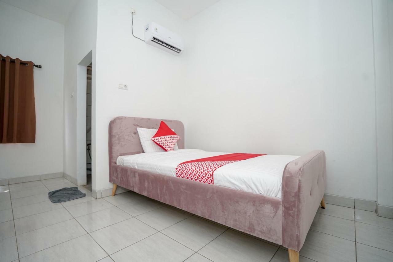 Oyo 183 The Pipe House Hotell Palembang Eksteriør bilde