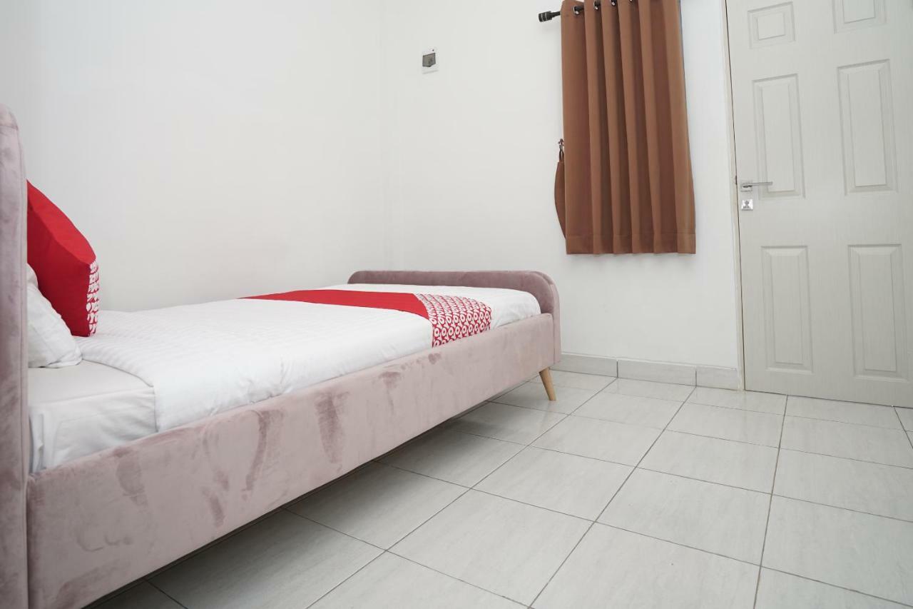Oyo 183 The Pipe House Hotell Palembang Eksteriør bilde