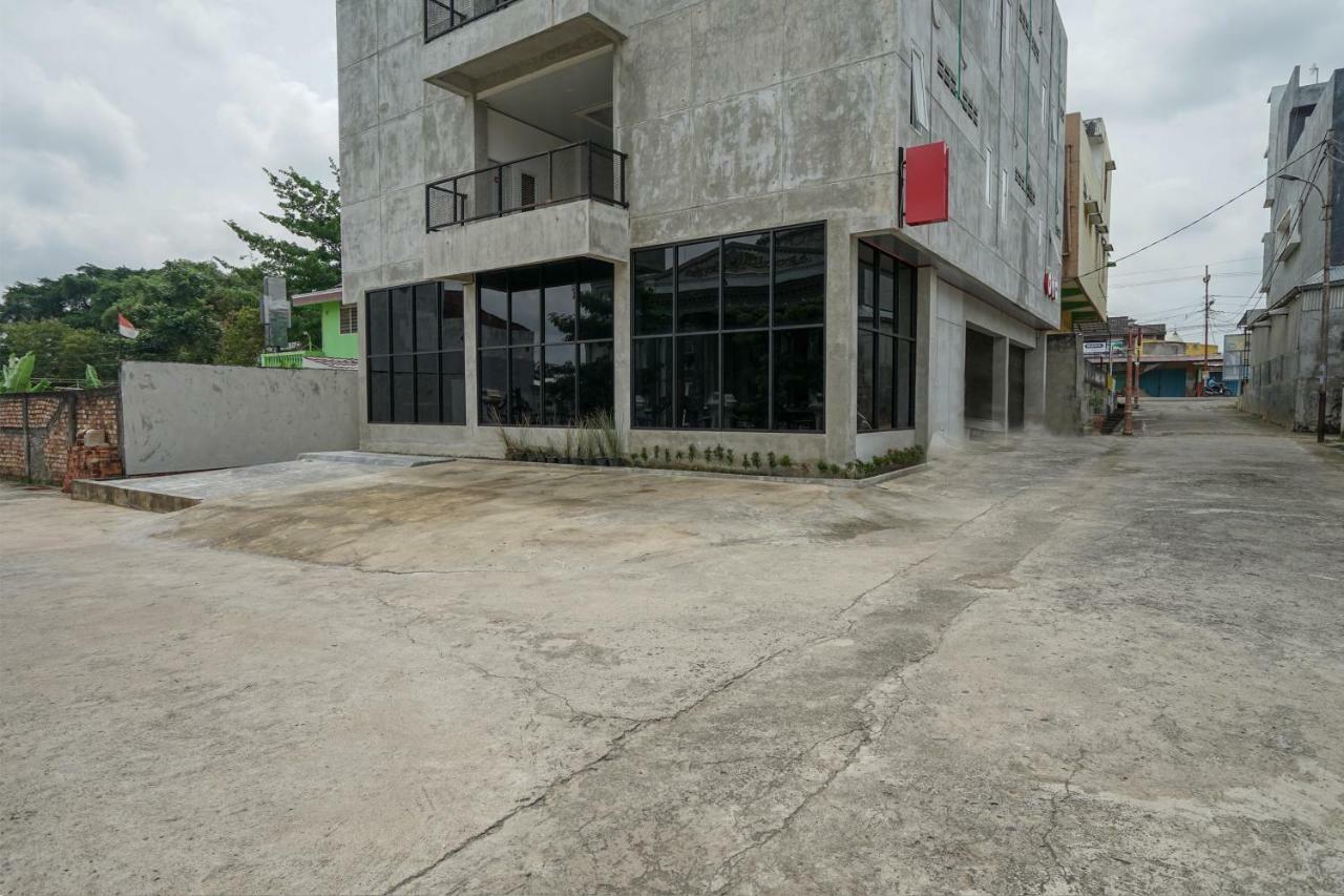 Oyo 183 The Pipe House Hotell Palembang Eksteriør bilde