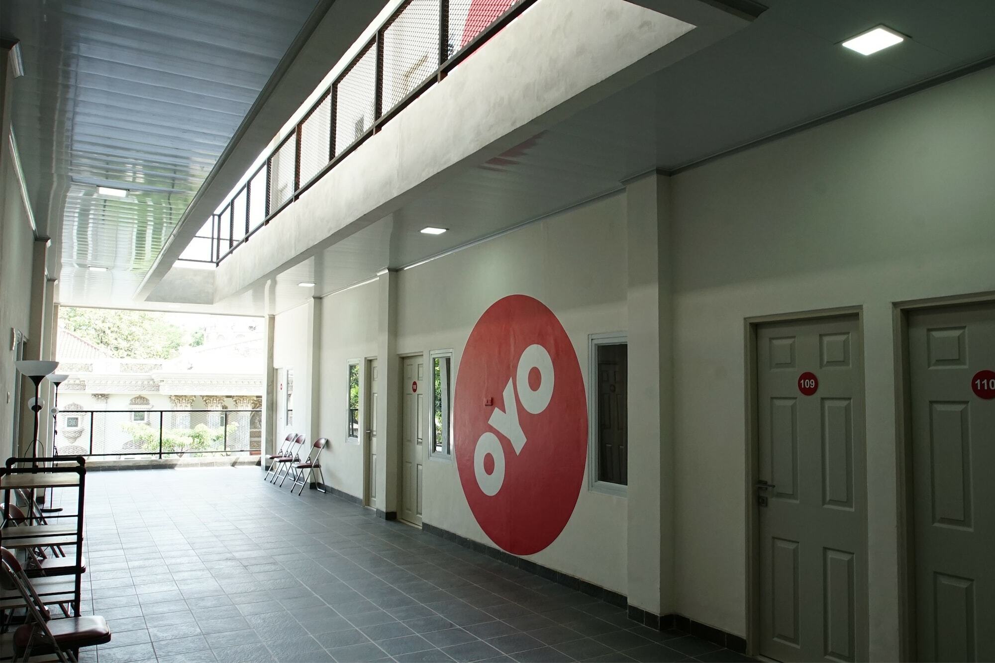 Oyo 183 The Pipe House Hotell Palembang Eksteriør bilde